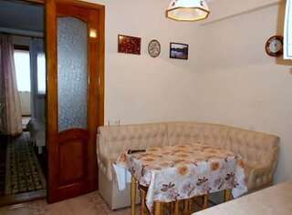 Гостиница Guest House Lenina 35 Алупка Четырехместный номер с видом на море-9