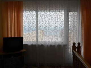 Гостиница Guest House Lenina 35 Алупка Люкс с кроватью размера "king-size" и видом на море-13