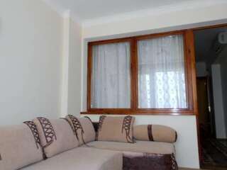 Гостиница Guest House Lenina 35 Алупка Семейный номер с балконом-5
