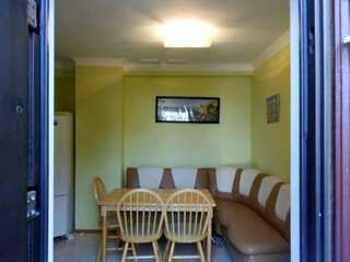Гостиница Guest House Lenina 35 Алупка Семейный номер с балконом-2