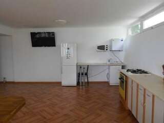 Гостиница Guest House Lenina 35 Алупка Люкс с кроватью размера "king-size" и видом на море-6