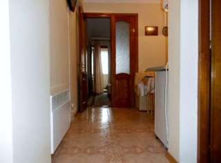 Гостиница Guest House Lenina 35 Алупка Четырехместный номер с видом на море-3