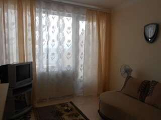 Гостиница Guest House Lenina 35 Алупка Семейный номер с балконом-12