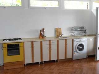 Гостиница Guest House Lenina 35 Алупка Люкс с кроватью размера "king-size" и видом на море-5