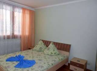 Гостиница Guest House Lenina 35 Алупка Люкс с кроватью размера "king-size" и видом на море-4