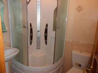Гостиница Guest House Lenina 35 Алупка Люкс с кроватью размера "king-size" и видом на море-9