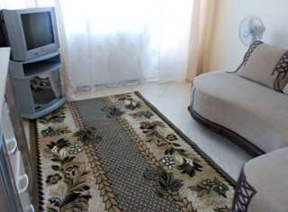 Гостиница Guest House Lenina 35 Алупка Семейный номер с балконом-6